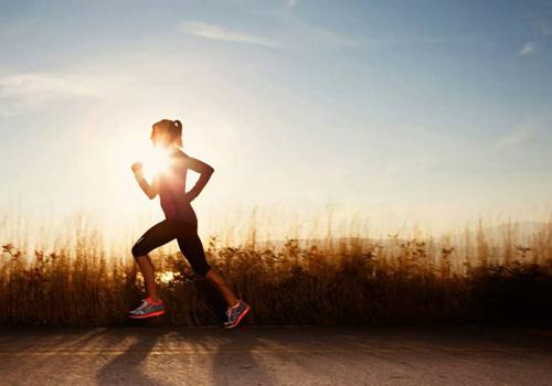 来月经可以跑步吗 来月经可以跑步吗慢跑-九图集