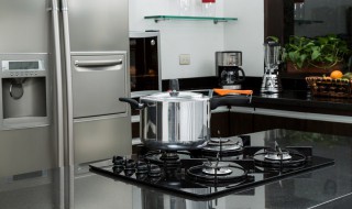 不锈钢是用钢和哪种金属制成的 不锈钢是金属制品-九图集