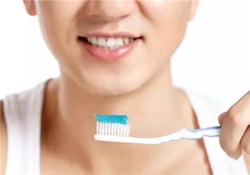 刷牙前牙膏要不要蘸水 刷牙时牙膏应不应该蘸水