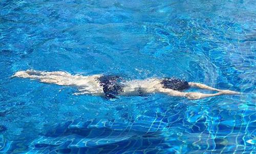 蛙泳可以瘦哪里 蛙泳瘦腿么-九图集