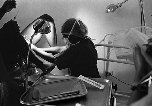 月经提前而且量多是什么原因(月经提前,量多是什么原因)