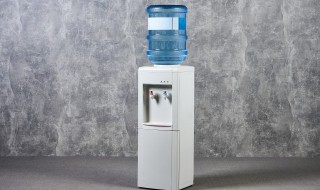 饮水机净水桶怎么清洗（如何洗净饮水机水桶）-九图集