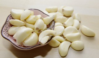 蒜末变成绿色了还能吃吗(蒜末变绿色可以吃吗)-九图集