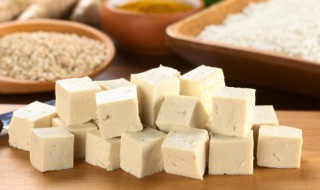 黄花菜可以和豆腐一起炖汤吗(黄花菜能和黄豆一起煲)