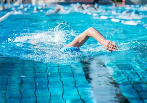 游泳之前需要注意什么 游泳之前要注意些什么-九图集