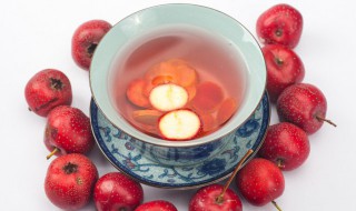 山楂冰糖泡水喝的功效 山楂冰糖泡水喝的功效与禁忌