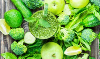 菠菜能和豆腐鸡蛋一起吃吗(豆腐菠菜鸡蛋可以一起吃吗)