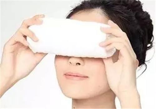 热敷眼睛有什么好处（割完双眼皮热敷眼睛有什么好处）-九图集