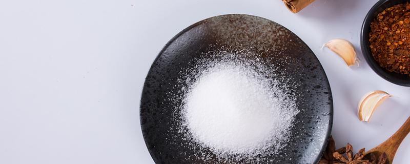 盐泡脚有什么好处（盐泡脚有什么好处和坏处）-九图集