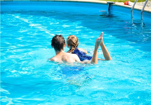 蛙泳宽蹬腿和窄蹬腿（蛙泳宽蹬腿和窄蹬腿的图解）-九图集