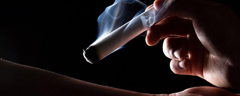 每天坚持艾灸肚脐好处(男人每天坚持艾灸肚脐好处)-九图集