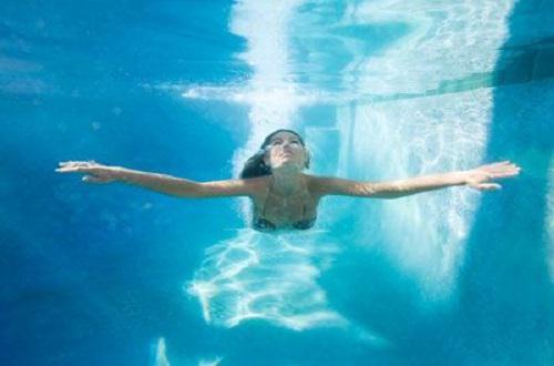 怎么游泳才不会往下沉 游泳怎么才能不往下沉?