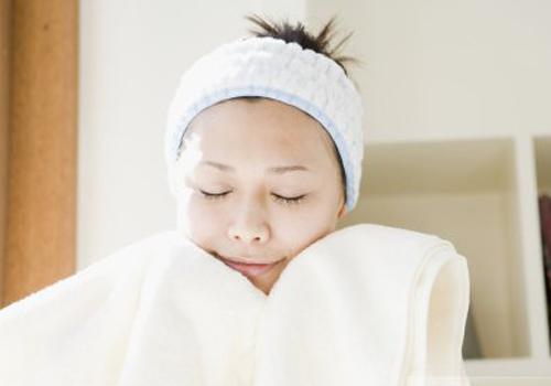 冰敷脸有什么好处 每天冰敷脸有什么好处-九图集