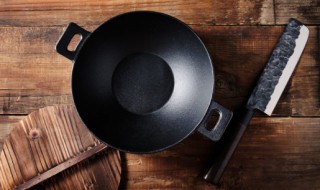 为什么铁在微波炉里加热会爆炸(微波炉为什么不能加热铁的东西)