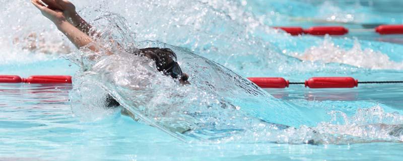 游泳五百米相当于跑步多少米 自由泳500米相当于跑步几公里?-九图集