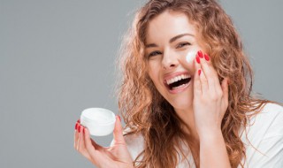 擦一次防晒霜能管多久（防晒霜几小时擦一次）