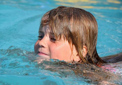 哪些人不适合冬泳 每个人都适合冬泳吗-九图集