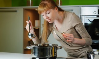 羊肉放什么药材煲汤好 煲羊肉汤放什么药材最好