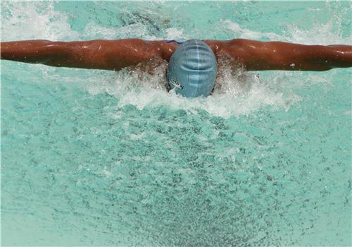 蛙式踩水下沉怎么办 蛙泳怎样踩水不下沉