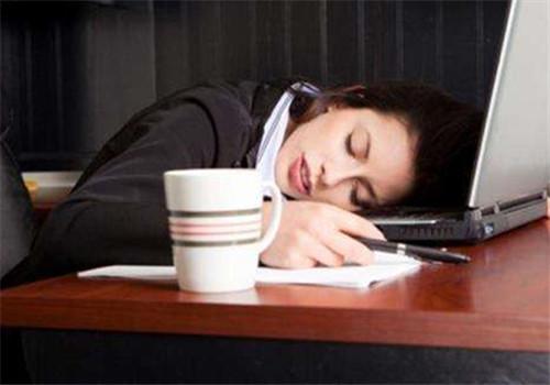 熬夜会导致月经推迟吗（熬夜会导致月经推迟几天）-九图集