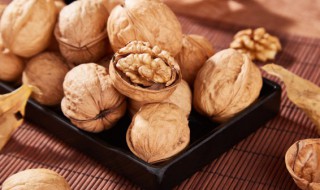 带壳核桃放了一年还能吃吗(核桃存放一年还能吃吗)