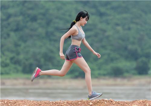 下雨天跑步好吗 大雨天跑步好吗-九图集