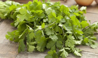 吃香菜会变黑吗 女生吃香菜会变黑吗