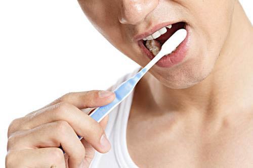 刷牙呕吐是怎么回事（刷牙呕吐是什么情况）-九图集