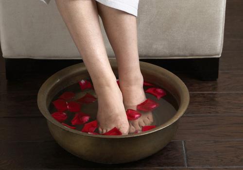 湿气重泡脚有用吗 体寒湿气重泡脚有用吗