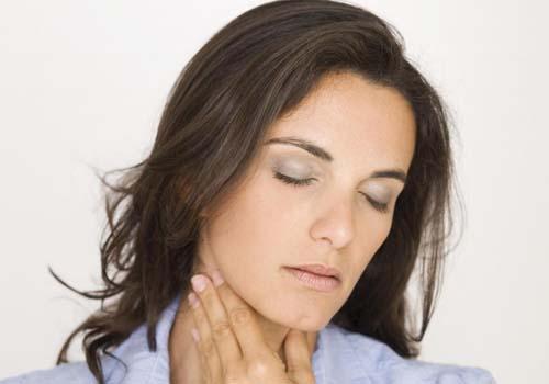 熬夜上火喉咙痛怎么办 为什么熬夜会上火喉咙痛-九图集