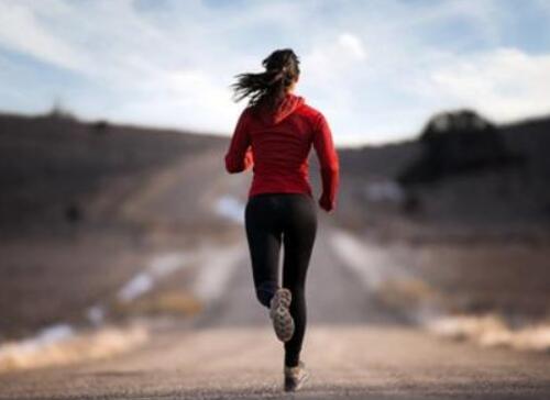 跑步后做平板支撑吗（跑完步能做平板支撑吗）-九图集