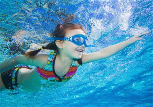 什么季节去游泳好 什么季节去游泳好些-九图集