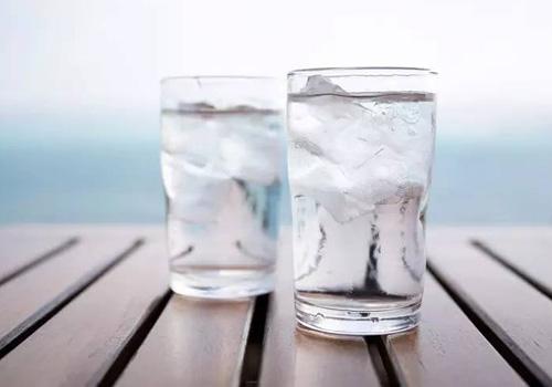 用盐水刷牙好吗（每天早上晚上都用盐水刷牙好吗）-九图集