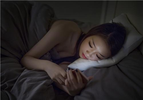 睡前不能做什么 睡前不能做什么运动影响长个-九图集
