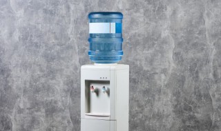 怎么清洗饮水机水管里面的水垢 怎么处理饮水机的水垢-九图集