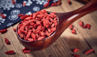 枸杞放了2年变黑能吃吗（黑枸杞放了2年变黑能吃吗）-九图集