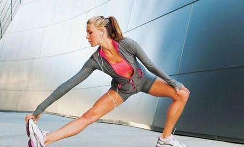 跑完马拉松腿疼怎么办 马拉松跑完腿疼如何恢复-九图集