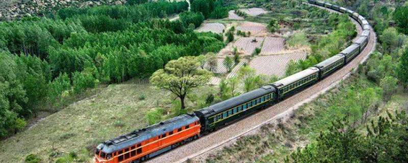 火车19号在什么位置（火车票19号靠什么位置）