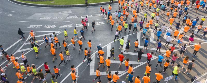 马拉松运动员吃什么水果 马拉松运动员喝什么