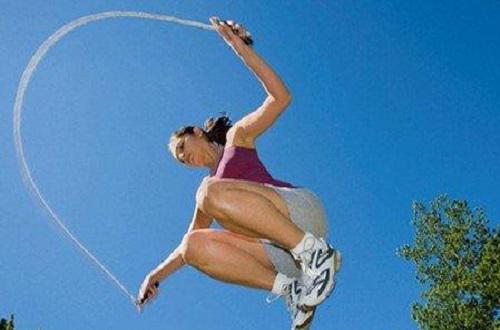 经期可以跳绳吗 经期可以跳绳吗我经期四五天-九图集