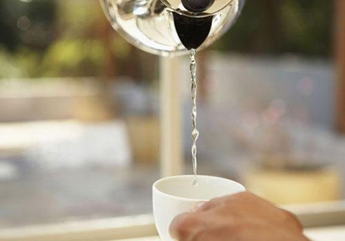 夏天淋雨了怎么办（夏天淋雨了怎么办教案）