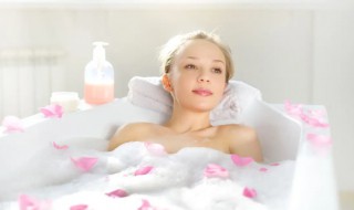 夏天泡热水澡好不好(经常用热水泡澡好不好)