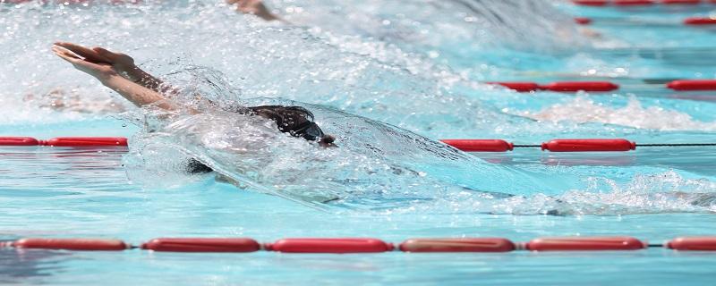 蛙泳可以瘦大腿内侧吗（蛙泳可以瘦大腿内侧吗女生）