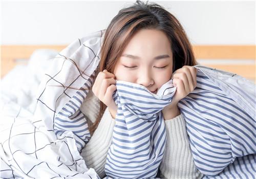 晚上容易睡眠兴奋怎么办(晚上容易兴奋睡不着了)