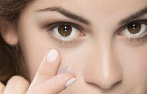 戴隐形眼镜可以睡午觉吗（戴隐形眼镜可以睡午觉吗一小时）