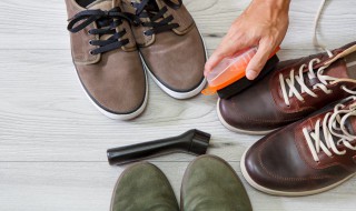 怎样清洗浅色磨砂皮的皮鞋 浅色的磨砂皮鞋怎么清洗-九图集