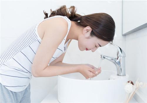 白醋洗脸有什么好处 长期用白醋洗脸有什么效果