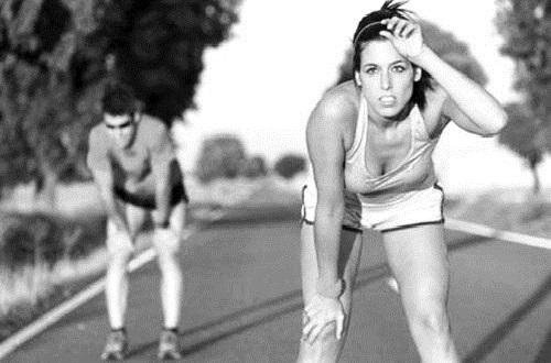 空腹运动好还是吃点东西再运动(晚上空腹运动好还是吃点东西再运动)-九图集