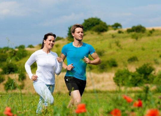 夏天户外运动注意事项 夏天户外活动时要注意哪些保健知识-九图集