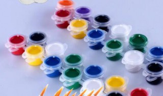 怎么清洗调色盘里的丙稀颜料（丙烯颜料调色盘怎么洗）-九图集